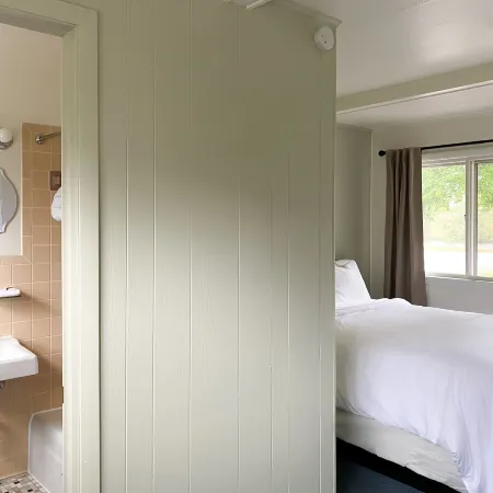 The River Hills Motel - Algoma, WI - Near Door County