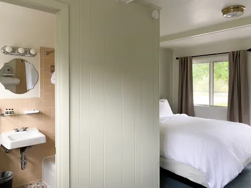 The River Hills Motel - Algoma, WI - Near Door County فنادق في Algoma