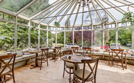 Inn for All Seasons Отели рядом с достопримечательностью «The Great House»