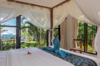 Direct beachfront 4BR/BR villa in tropical garden. Villa chef, villa pool, WiFi Hotels near Apotek Mulia Farma 8