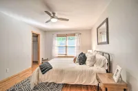 Upscale Family Cottage < 1 Mi to Higgins Lake - Wifi