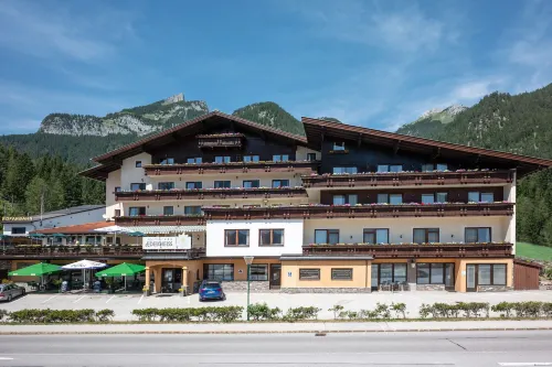 Alpenhotel Edelweiss Hotels in Maurach