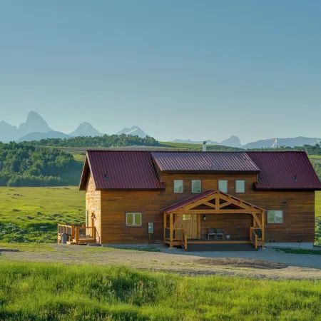 Fire Pit, Deck + Hot Tub: Idaho Group Getaway!