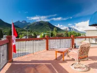 Powder Mountain Lodge Hotels in Fernie