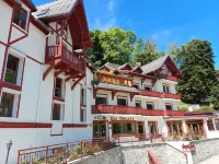 Hotel les Chalets Hotels near Troika