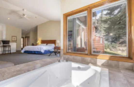 โบลเดอร์ บรูค ออน ฟอลล์ริเวอร์