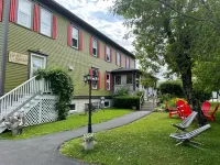 Auberge d'Anjou-Sūrya Café Hotels in Bathurst