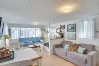Quaint Avalon Cottage < Half-mi to Beaches! - 3-Star