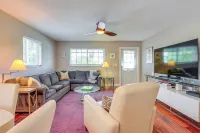 Cozy Singer Island Condo: Walk to Beach & Marina!