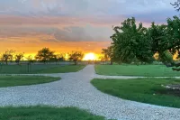 Dog-Friendly Apartment ~ 32 Mi to Fort Worth! - 3-Star