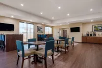 Comfort Inn & Suites Hotels in Lake Crystal