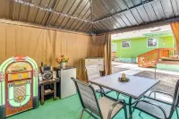 Grill, Fire Pit: Pet-Friendly Lakeside Cottage!