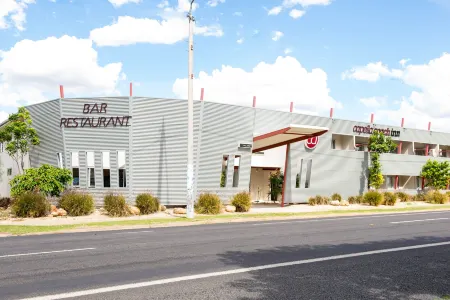 Capella Coach Inn Отели в г. Эмеролд