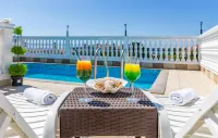 Villa San Rocco Bed & Breakfast - Pools