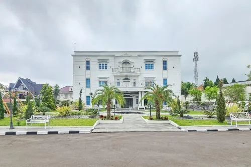 Sans Vibes Hotel Sulanjana Syariah Sukabumi - Parkplatz