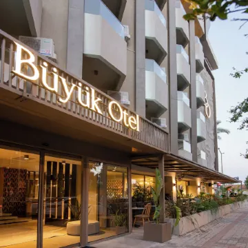 Büyük Hotel Отели рядом с достопримечательностью «Cleopatra Beach»