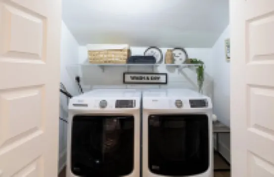 Full House · Huge 6BR 3Bath Retreat on College Hill. Rare Find!