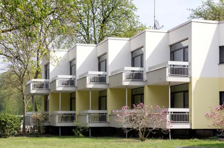 Seehotel Grunewald Отели рядом с достопримечательностью «Glienicker Brücke»