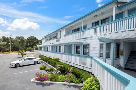 Arbor Inn Monterey Отели рядом с достопримечательностью «Old Fisherman's Wharf»