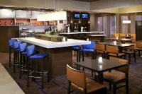 Hilton Garden Inn Addison - bar