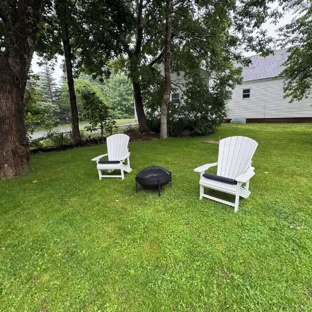 Charming Victorian Estate with AC, WiFi with water views in East Boothbay