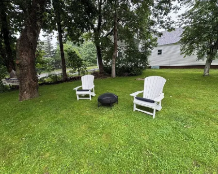 Charming Victorian Estate with AC, WiFi with water views in East Boothbay Hotels in Boothbay