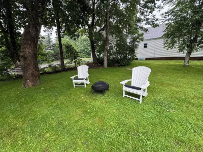 Charming Victorian Estate with AC, WiFi with water views in East Boothbay Hotels in 