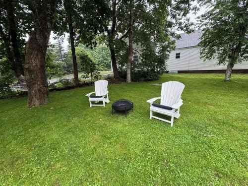 Charming Victorian Estate with AC, WiFi with water views in East Boothbay