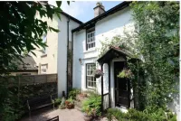 Traditional Grade 2 Listed Cottage. Quiet Area of Central Windermere. Log Stove Hotel a Windermere City Center