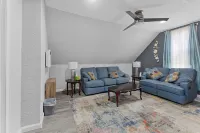 Charming 1-bedroom  Hideout in  Belleville with WiFi, AC