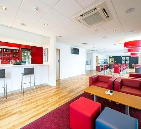 Travelodge London Greenwich Отели рядом с достопримечательностью «Железнодорожный вокзал Блэкхит»