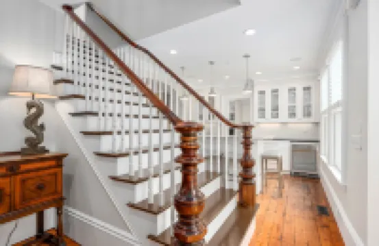 Luxury Beach Access and Elegant Design - Stunning Sea Captain's Haven 하위치 호텔