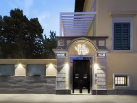 LHP River Club Hotels near Tuscany Hall