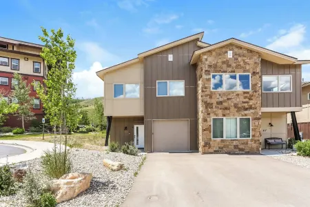 Granby Colorful Adventures Breathtaking Views! Отели в г. Грэнби