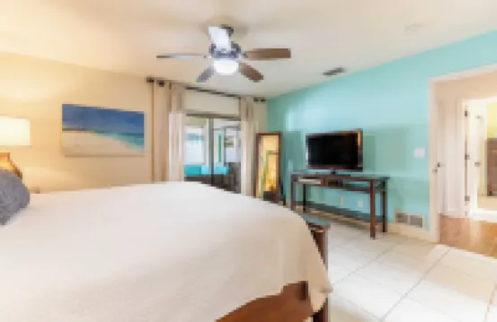 私人泳池 + 日光室海灘度假屋在馬納提