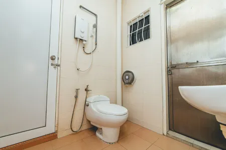 Batu Pahat Santalia Pool Villa 4BR 12pax Отели рядом с достопримечательностью «Terminal Bas Ayer Hitam»