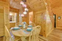Secluded Cross Creek Cabin w/ Deck & Fire Pit! - Balcony
