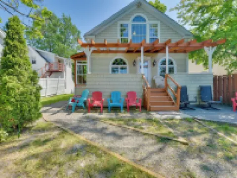 Turtle Cove Bay Beach House ~ 13 Mi to Buffalo! Hotels in Hamburg