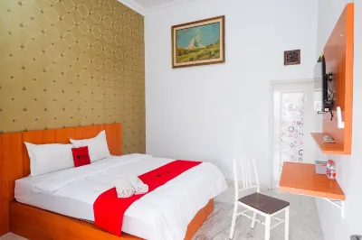 RedDoorz Near Stasiun Purwosari Hotel a Sondakan