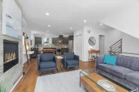 Golden Gardens Getaway-Walk to Beach & Waterfront Hotels in Indianola