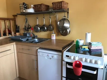 Peacock Cottage, Pet Friendly,  Black Mountain Range, nestled on Brecon Beacons