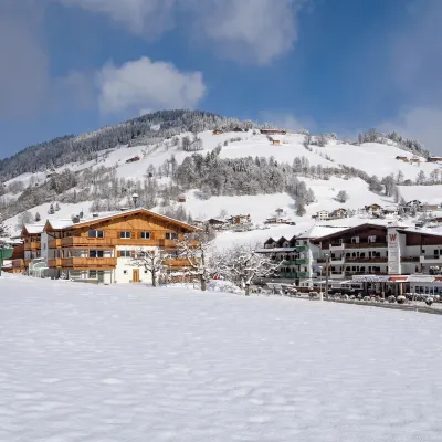 Hotel der Wastlhof - Reiten, Wellness & Aktivurlaub in Den Bergen Hotels near Salvenbahn II