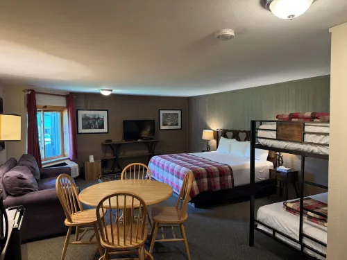 Northern Lights Lodge Hotels in Jeffersonville