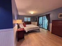 Rock Ridge Base Camp @ DuPont - 6.5 Acres, Sleeps 5, Ride from the House Hotels in Crab Creek