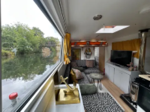 London Dutch Barge - Sleeps 3 & Cosy Fireplace