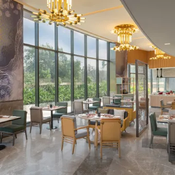 Hilton Garden Inn Mumbai International Airport Отели рядом с достопримечательностью «Пляж Версова»