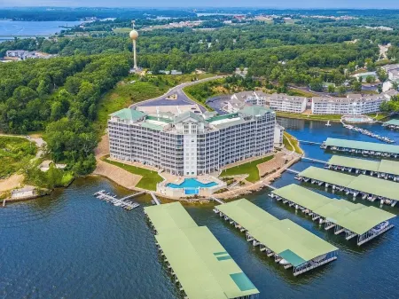 Perfect Location! Newly Remodeled- 2021 Condo right in the heart of Osage Beach Отели в г. Осейдж-Бич