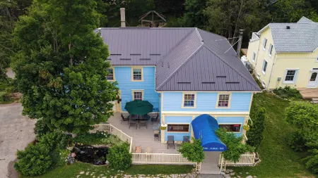 Port Albert Inn and Cottages Отели рядом с достопримечательностью «Годерич Мейн Бич»