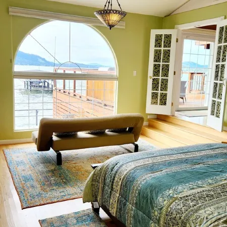Lakefront Home with Amazing Views, Private Dock, Kayaks, Gameroom
