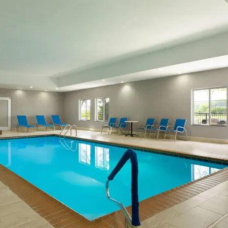 La Quinta Inn & Suites by Wyndham Columbus - Edinburgh